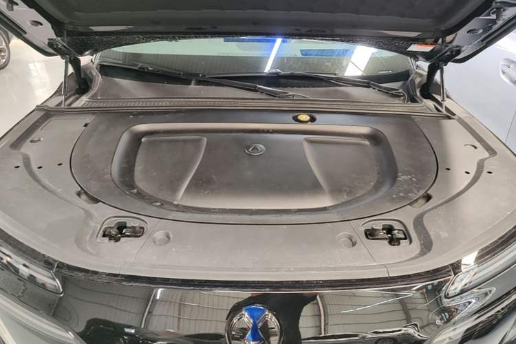 Used Denza N8L 2025 Model Flagship Model Engine Bay