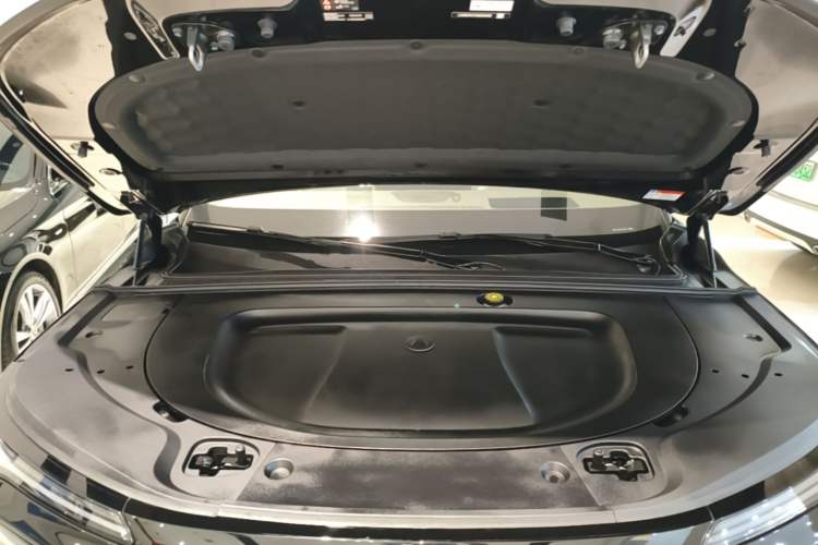Used Denza N8L 2025 Model Flagship Model Engine Bay