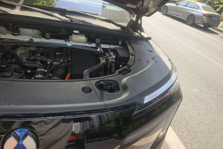 Used Denza N8L 2025 Model Flagship Model Engine Bay Left