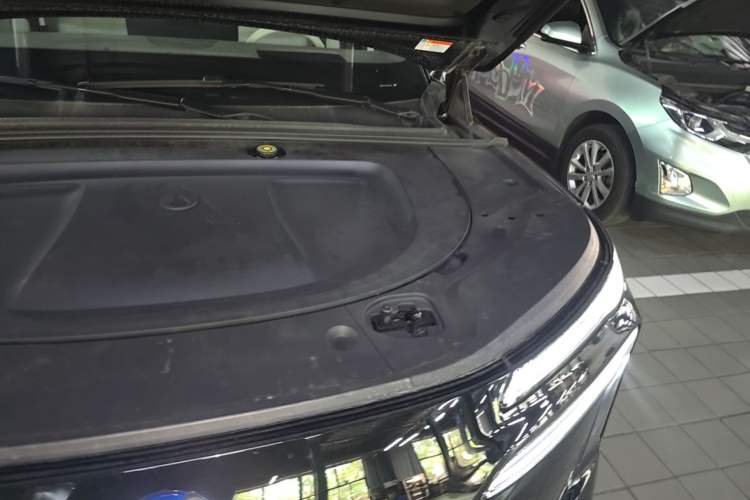 Used Denza N8L 2025 Model Flagship Model Engine Bay Left