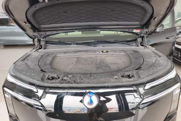 Used Denza N8L 2025 Model Flagship Model Engine Bay