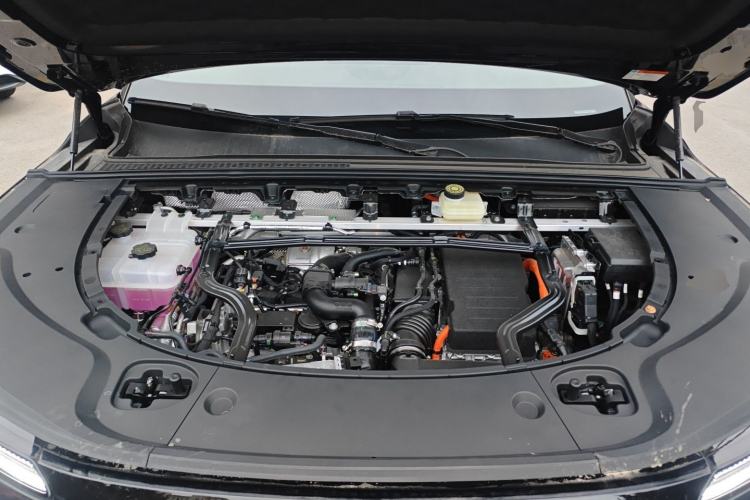 Used Denza N8L 2025 Model Zunrong Model Engine Bay