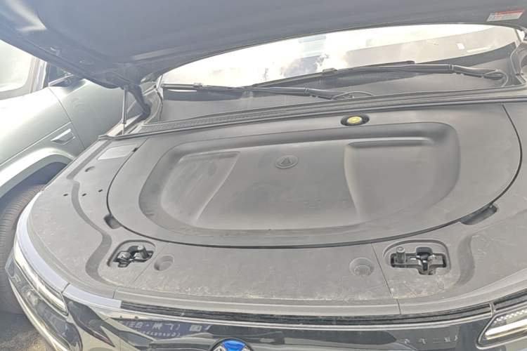 Used Denza N8L 2025 Model Flagship Model Engine Bay