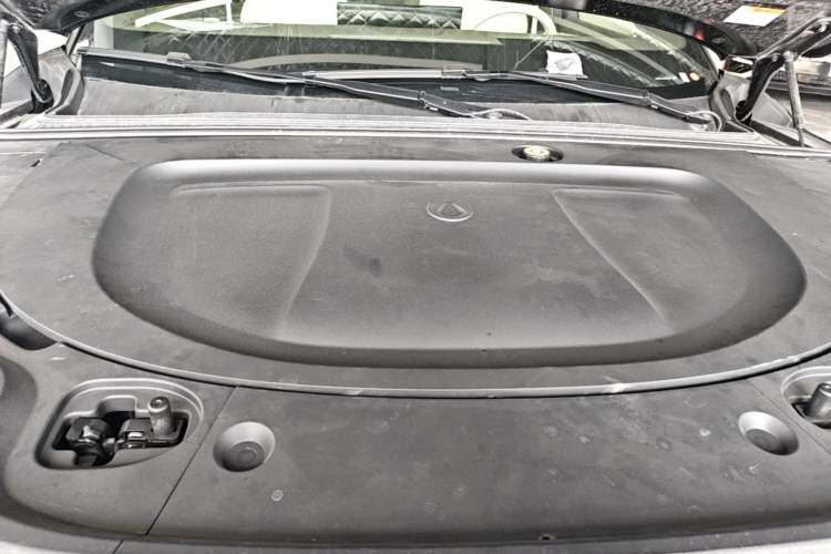Used Denza N8L 2025 Model Flagship Model Engine Bay