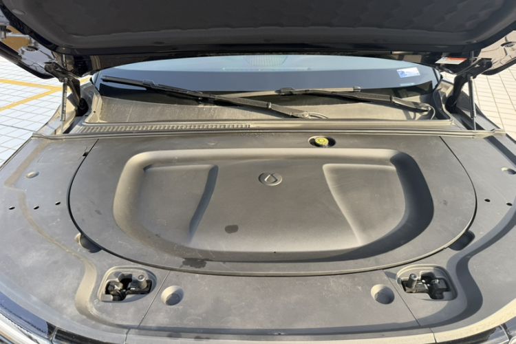 Used Denza N8L 2025 Model Zunrong Model Engine Bay