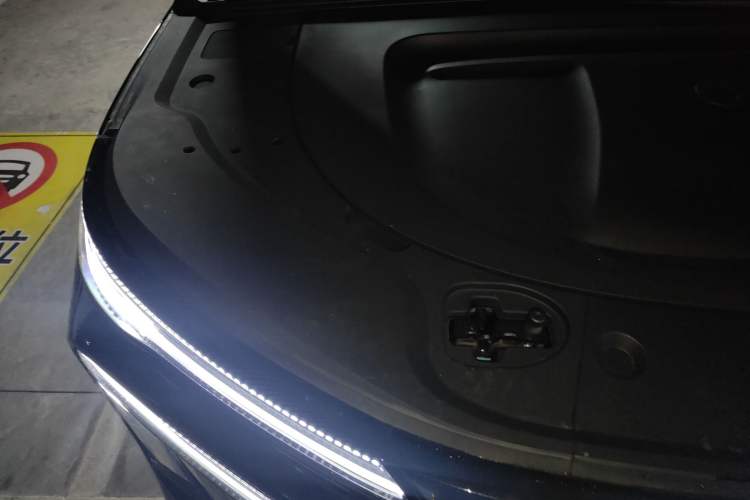 Used Denza N8L 2025 Model Flagship Model Engine Bay Right