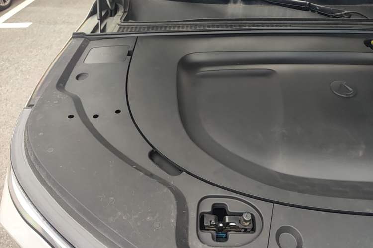 Used Denza N8L 2025 Model Flagship Model Engine Bay Right