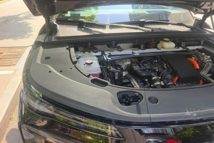 Used Denza N8L 2025 Model Flagship Model Engine Bay Right