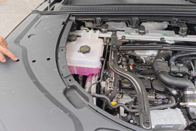 Used Denza N8L 2025 Model Flagship Model Engine Bay Right