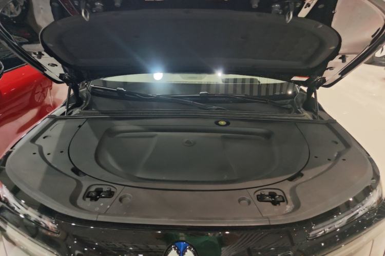 Used Denza N8L 2025 Model Flagship Model Engine Bay