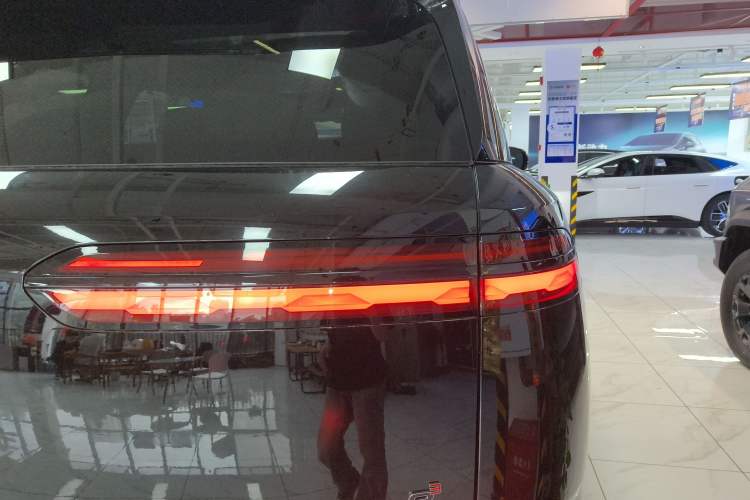 Used Denza N8L 2025 Model Zunrong Model Exterior 3
