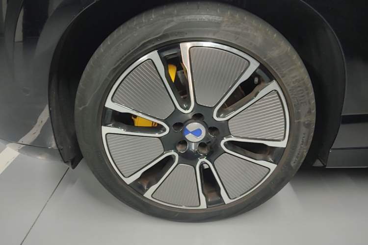 Used Denza N8L 2025 Model Flagship Model Exterior 4