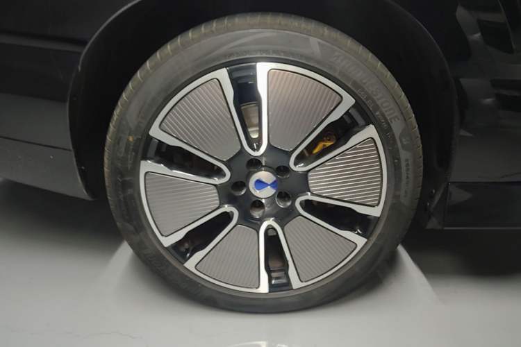 Used Denza N8L 2025 Model Flagship Model Exterior 5