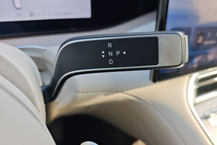Used Denza N8L 2025 Model Flagship Model Gear Lever