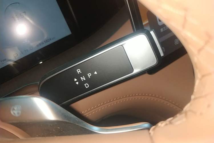 Used Denza N8L 2025 Model Zunrong Model Gear Lever