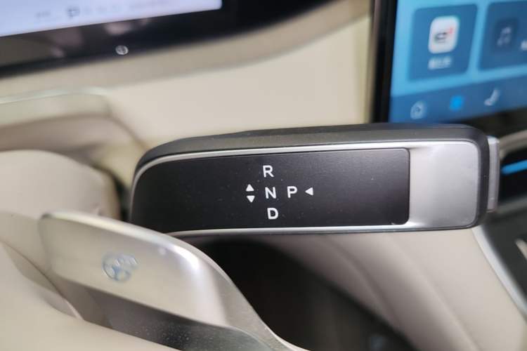 Used Denza N8L 2025 Model Flagship Model Gear Lever