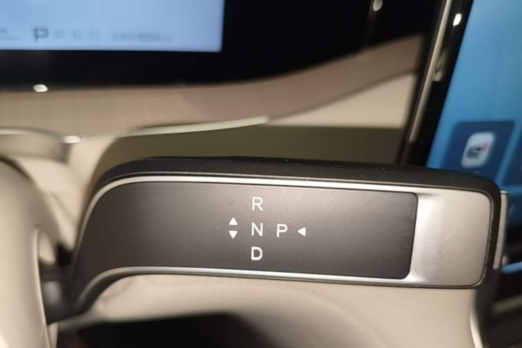Used Denza N8L 2025 Model Flagship Model Gear Lever