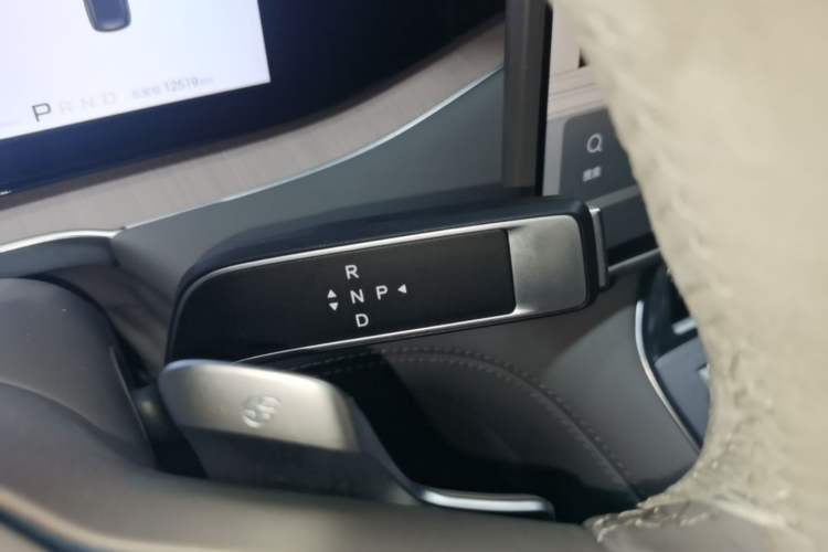 Used Denza N8L 2025 Model Flagship Model Gear Lever