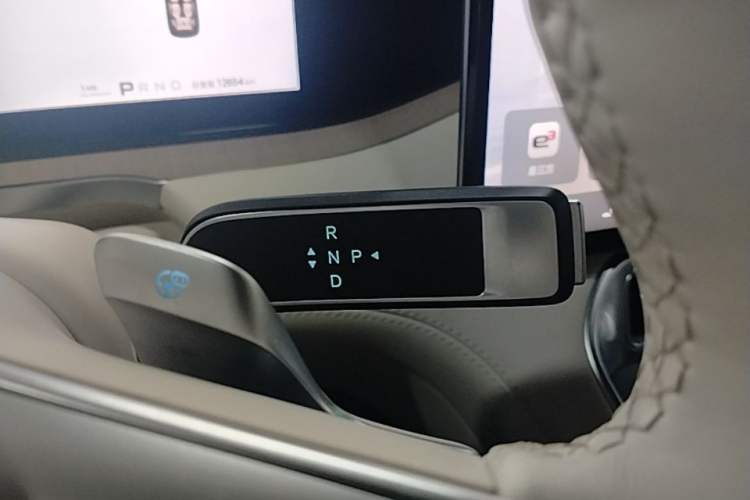 Used Denza N8L 2025 Model Flagship Model Gear Lever
