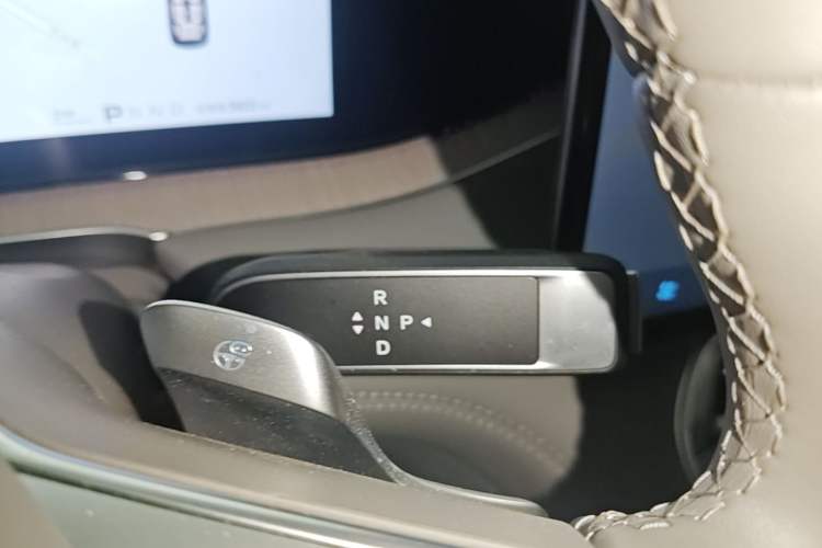 Used Denza N8L 2025 Model Zunrong Model Gear Lever
