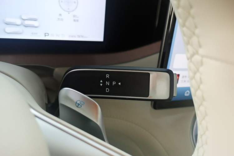 Used Denza N8L 2025 Model Flagship Model Gear Lever
