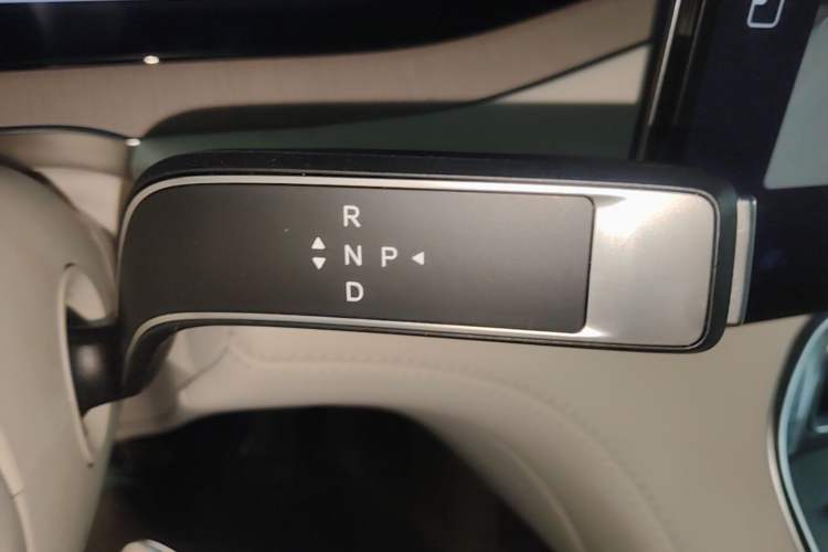 Used Denza N8L 2025 Model Flagship Model Gear Lever