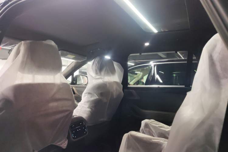 Used Denza N8L 2025 Model Zunrong Model Headliner