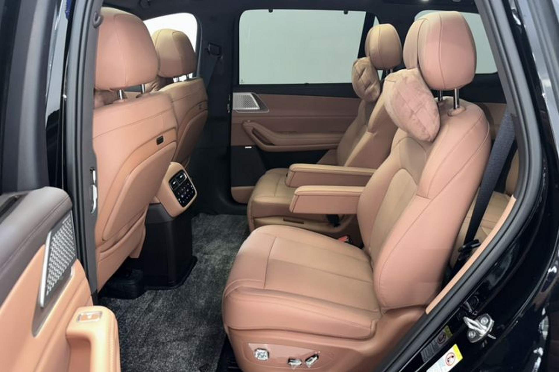 Used Denza N8L 2025 Model Zunrong Model Interior 2
