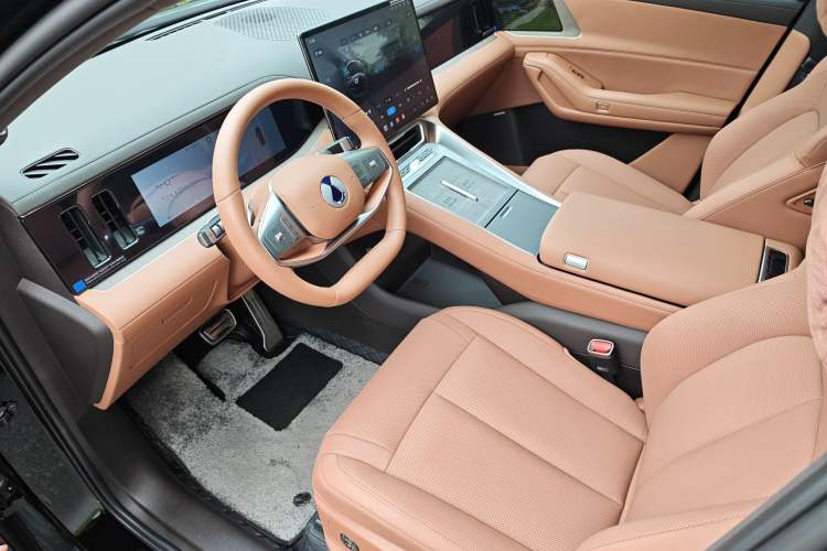 Used Denza N8L 2025 Model Zunrong Model Interior 2