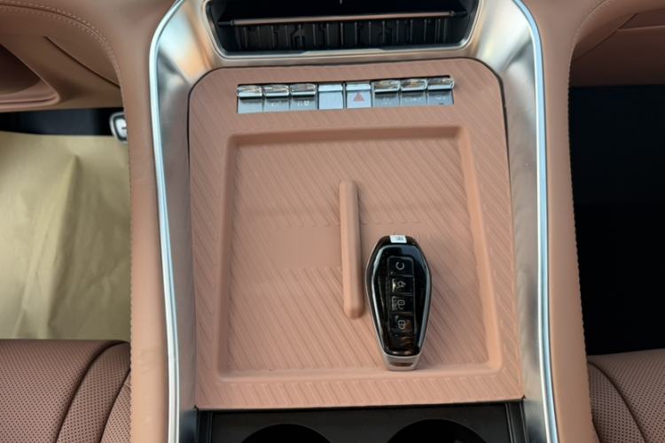 Used Denza N8L 2025 Model Zunrong Model Interior 3