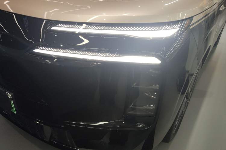 Used Denza N8L 2025 Model Flagship Model Left Front Headlight