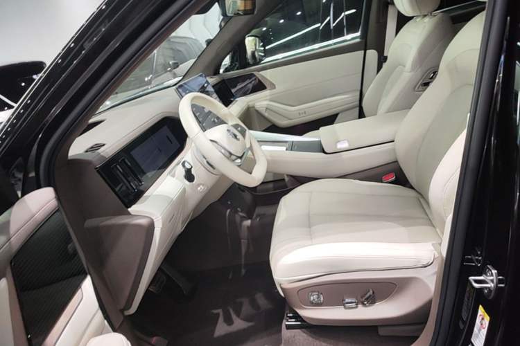 Used Denza N8L 2025 Model Flagship Model Left Front Seat