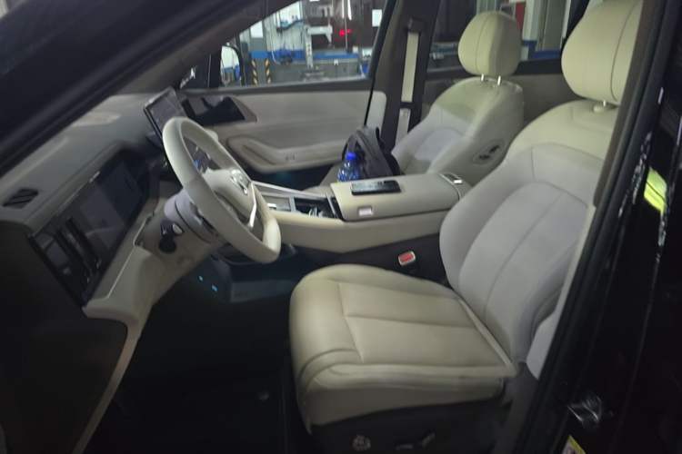 Used Denza N8L 2025 Model Flagship Model Left Front Seat