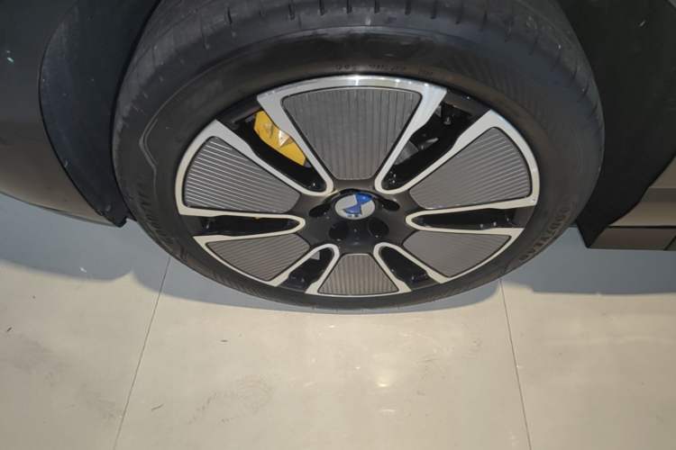 Used Denza N8L 2025 Model Flagship Model Left Front Wheel Hub