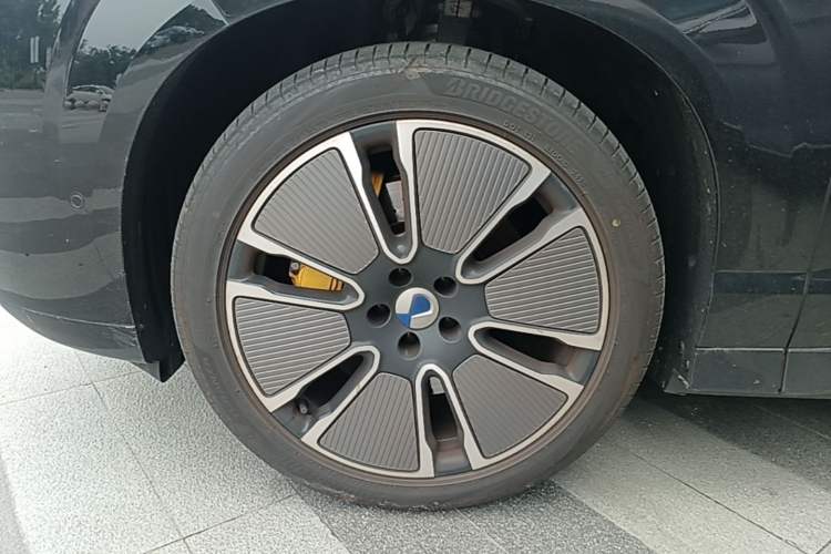 Used Denza N8L 2025 Model Flagship Model Left Front Wheel Hub