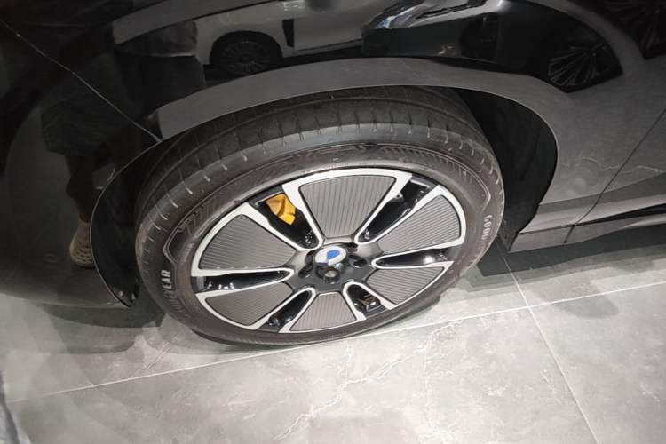 Used Denza N8L 2025 Model Flagship Model Left Front Wheel Hub