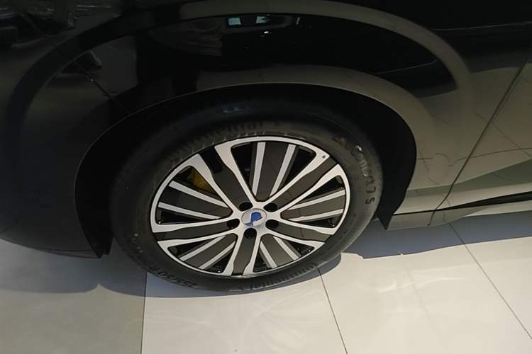 Used Denza N8L 2025 Model Zunrong Model Left Front Wheel Hub