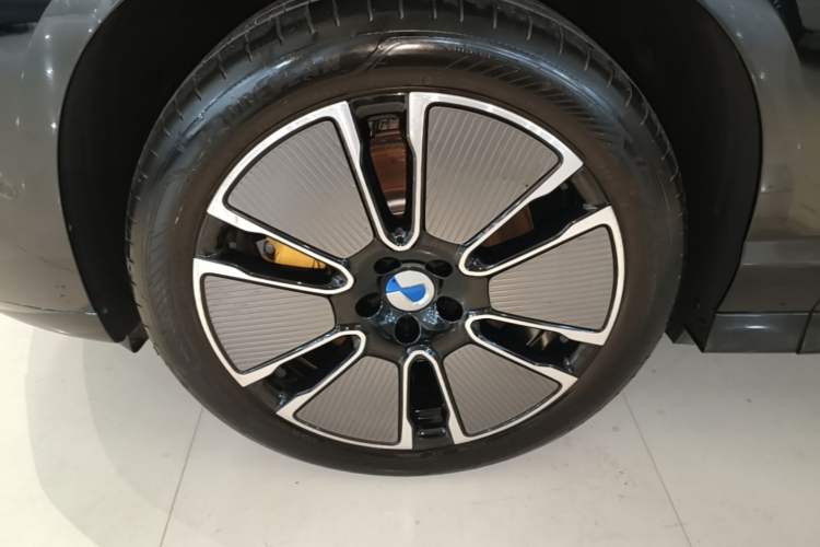 Used Denza N8L 2025 Model Flagship Model Left Front Wheel Hub