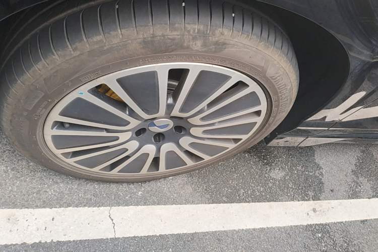 Used Denza N8L 2025 Model Flagship Model Left Front Wheel Hub