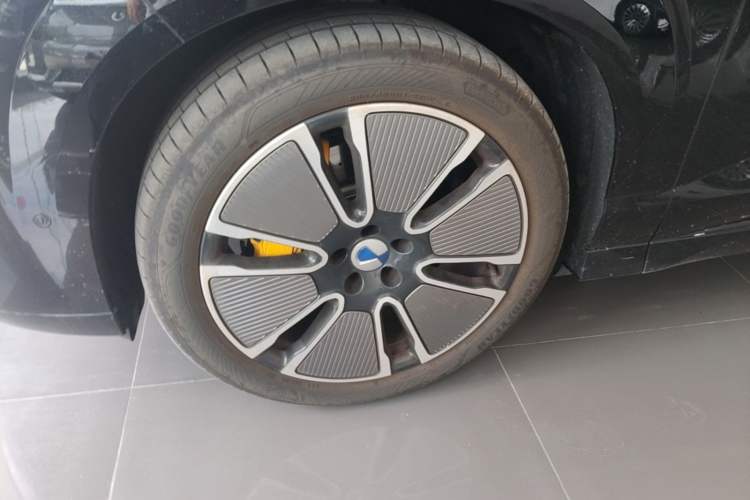 Used Denza N8L 2025 Model Flagship Model Left Front Wheel Hub