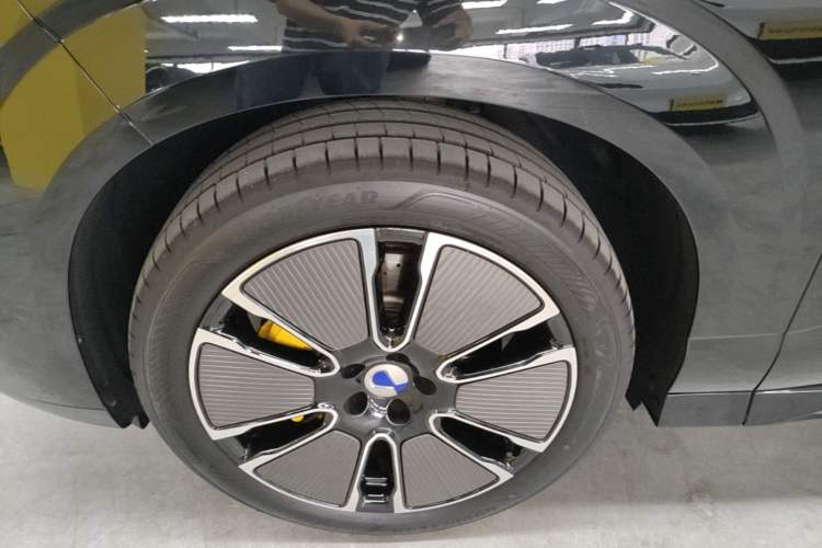 Used Denza N8L 2025 Model Flagship Model Left Front Wheel Hub