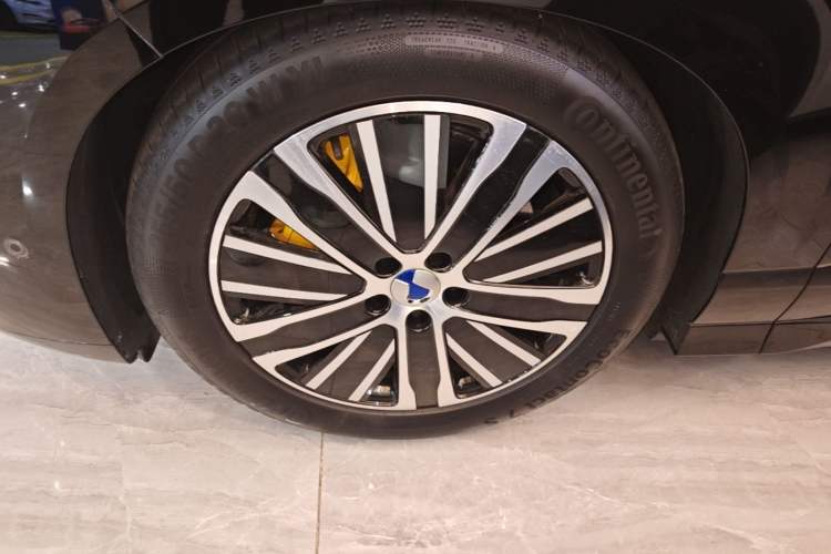 Used Denza N8L 2025 Model Zunrong Model Left Front Wheel Hub
