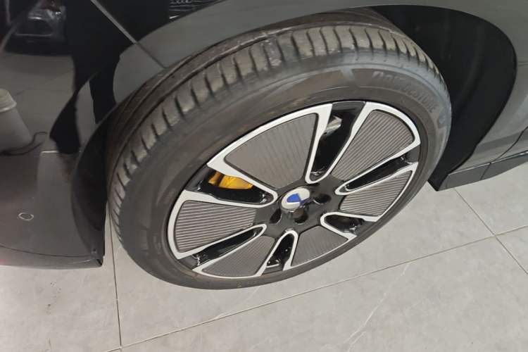 Used Denza N8L 2025 Model Flagship Model Left Front Wheel Hub