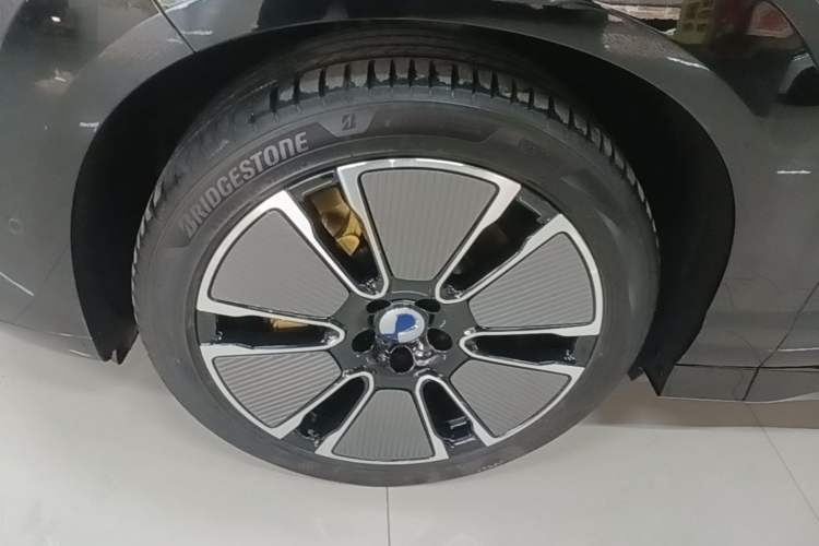 Used Denza N8L 2025 Model Flagship Model Left Front Wheel Hub