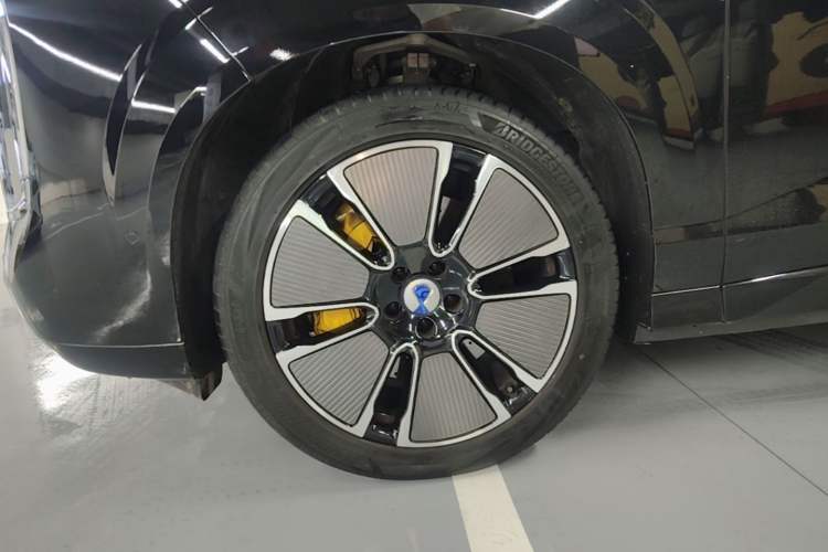 Used Denza N8L 2025 Model Flagship Model Left Front Wheel Hub