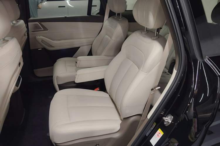 Used Denza N8L 2025 Model Flagship Model Left Rear Seat