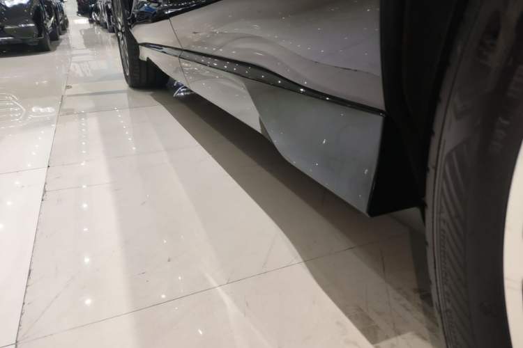 Used Denza N8L 2025 Model Flagship Model Left Side Sill