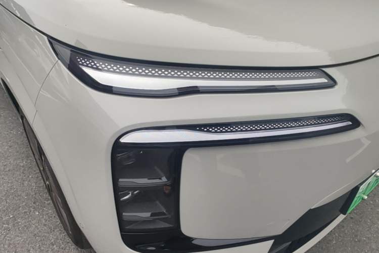 Used Denza N8L 2025 Model Flagship Model Right Front Headlight