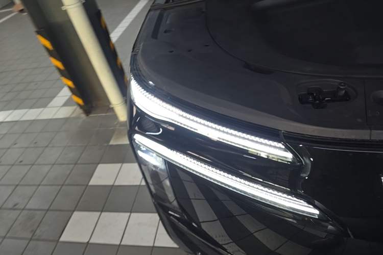 Used Denza N8L 2025 Model Flagship Model Right Front Headlight