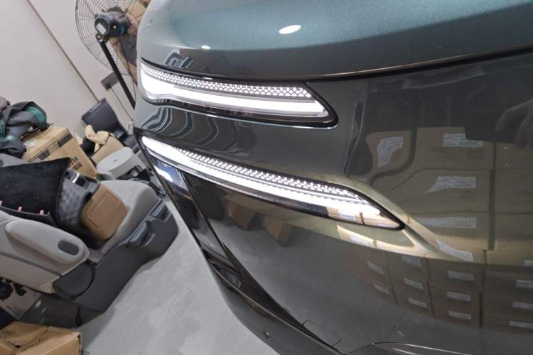 Used Denza N8L 2025 Model Flagship Model Right Front Headlight